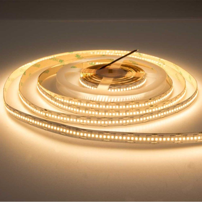 LED juosta, 24W/m, 2200Lm/m, 24V, šilta balta šviesa LED juosta, 24W/m, 2200Lm/m, 24V, šilta balta šviesa